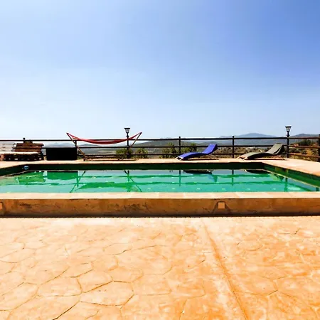 Con Barbacoa Y Piscina